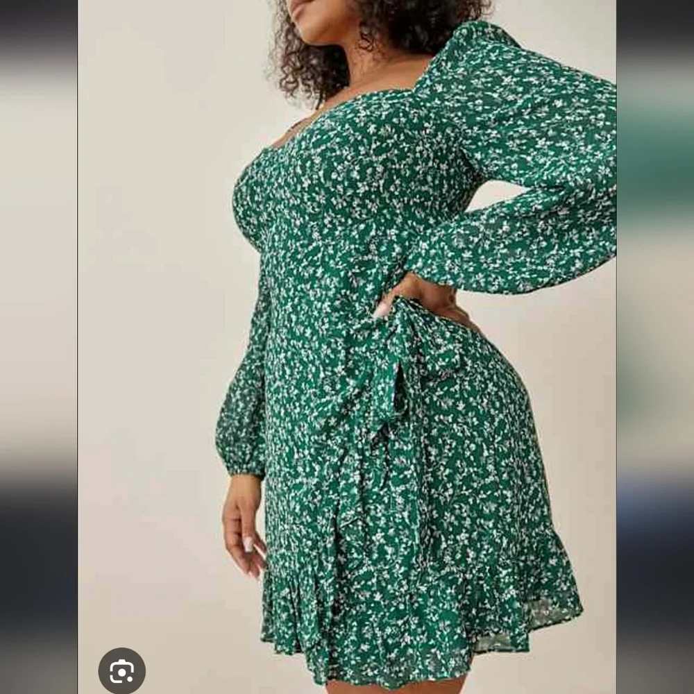Reformation Cammi Forest Green Plus Size Dress. Dainty Floral Pattern. Size 22 - Picture 7 of 12